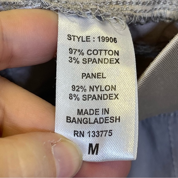 Rumor Has It, Maternity Cargo Capris. Size Medium. In excellent condition! - Picture 5 of 6